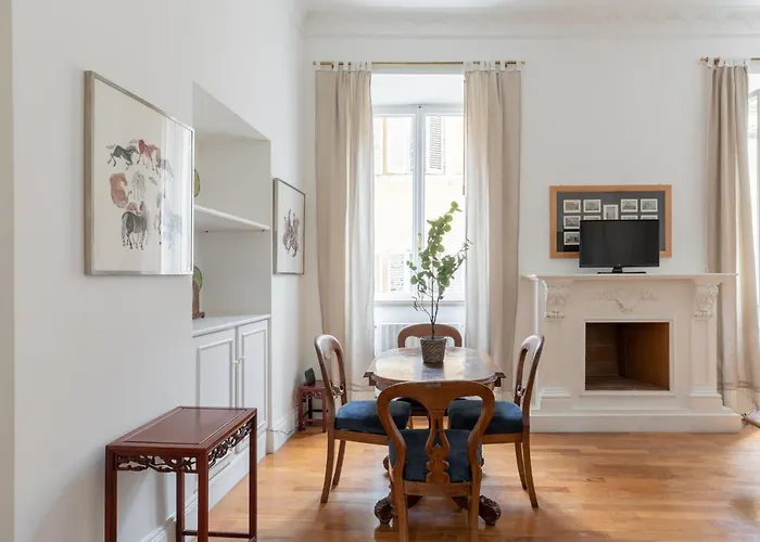Iflat Elegant In 18th Century Palace דירה