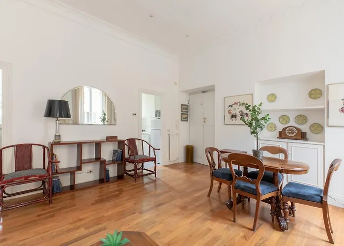 דירה Iflat Elegant In 18th Century Palace רומא