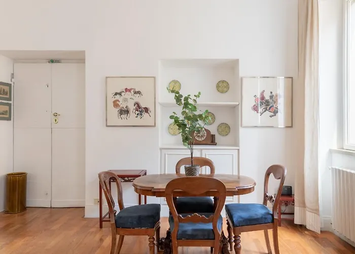 Iflat Elegant In 18th Century Palace רומא