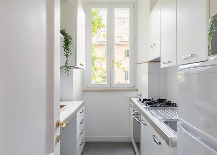 Iflat Elegant In 18th Century Palace דירה *
