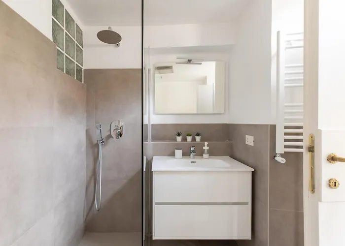 Iflat Elegant In 18th Century Palace דירה *